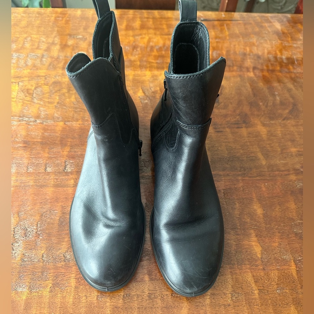 Ecco gortex Womens booties size 8